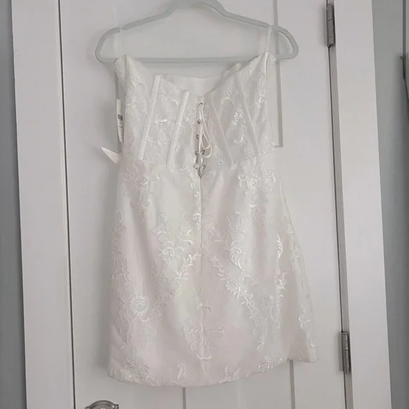 V. Chapman White Lace Wedding Dress - Picture 6 of 9